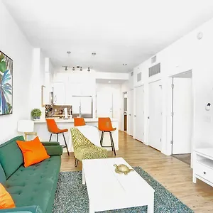 Modern 1br Downtown Oasis W Balcony & Rooftop Pool Apartment Tampa